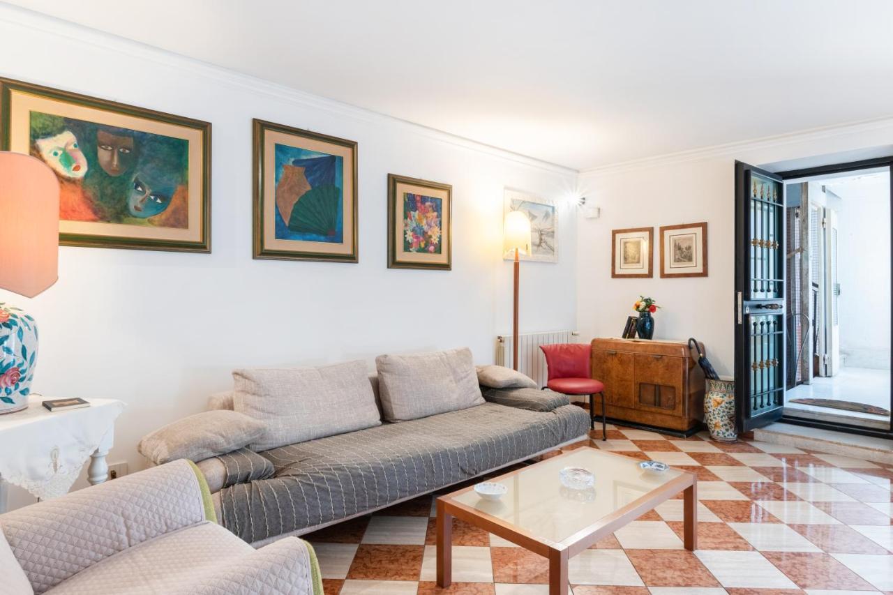 Via Etnea Cozy Apartment With Balcony Catania Exterior photo