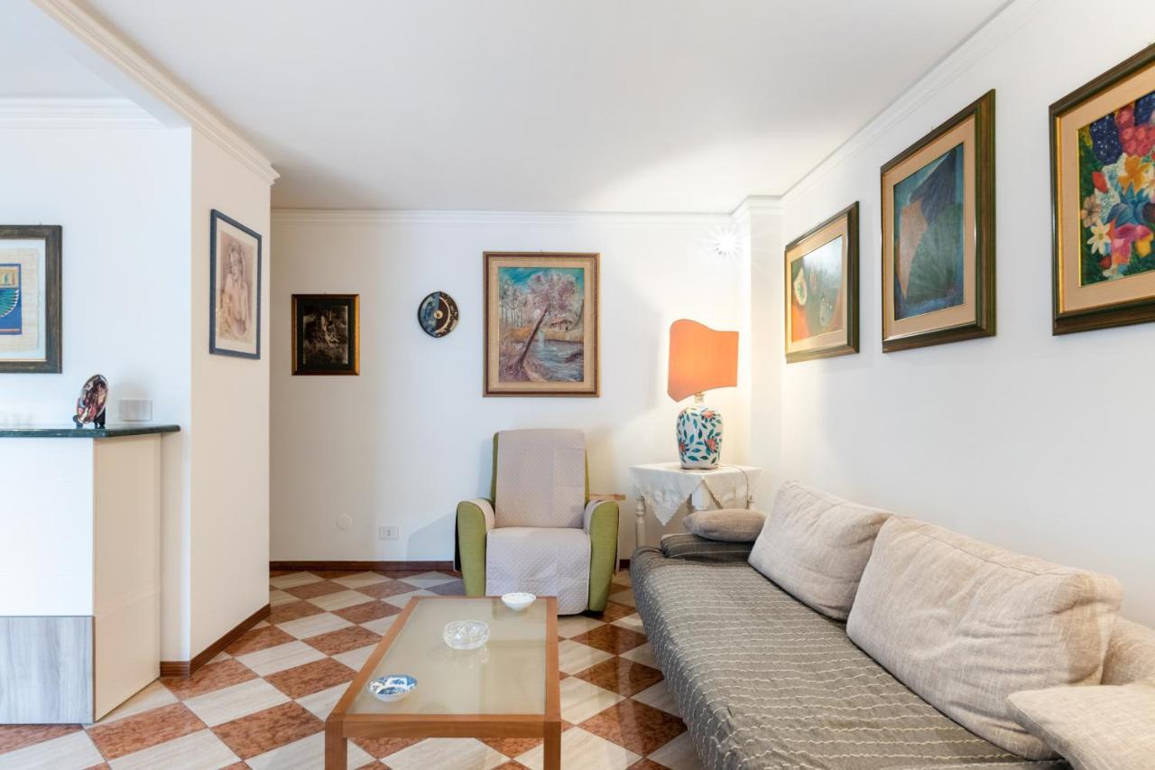 Via Etnea Cozy Apartment With Balcony Catania Exterior photo
